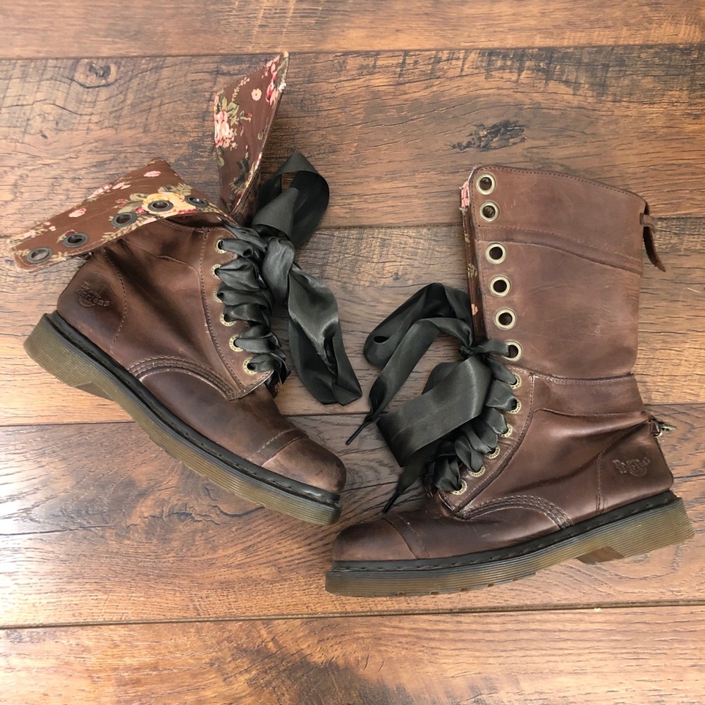 Dr. Martens Triumph Fold Down Floral Boots - 8